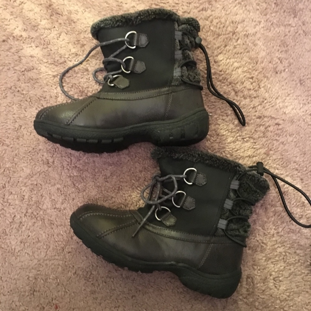 Snow boots